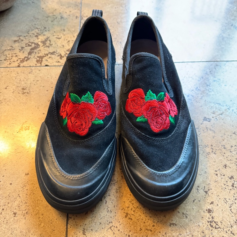 ADIDAS | NAKEL SMITH MATCHCOURT
BLACK FLORALEMBROIDERED SLIP ON
SKATE SHOES 9.5